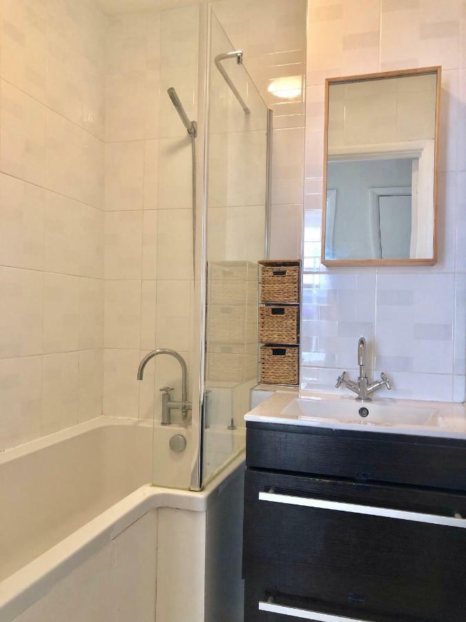 Stylish Apartment In Victoria Londra Dış mekan fotoğraf